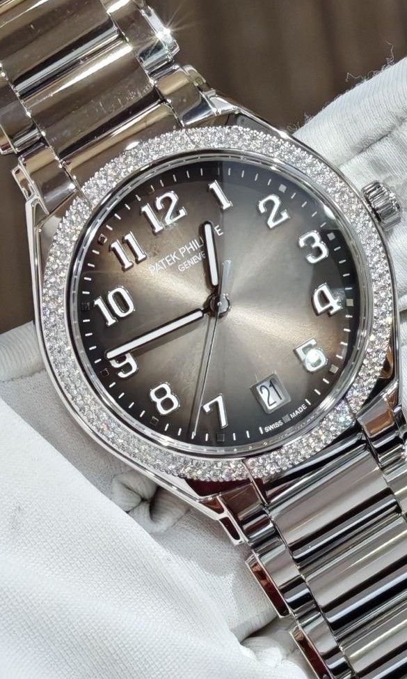Patek Philippe Twenty~4 Gray Dial 7300/1200A-010 Full Set 2023 (Category: Watches) located in Singapore. Submitted by kenevil (Listing ID 1445692758, Image 2). Description: Patek Philippe Twenty~4 Gray Dial Ref : 7300/1200A-010 Condition : 9.8/10. Dated 2023 Full Set 5 years warranty from PP until 2028.
