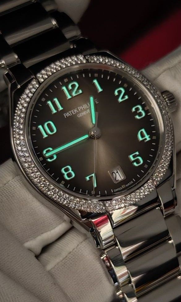 Patek Philippe Twenty~4 Gray Dial 7300/1200A-010 Full Set 2023 (Category: Watches) located in Singapore. Submitted by kenevil (Listing ID 1445692758, Image 3). Description: Patek Philippe Twenty~4 Gray Dial Ref : 7300/1200A-010 Condition : 9.8/10. Dated 2023 Full Set 5 years warranty from PP until 2028.