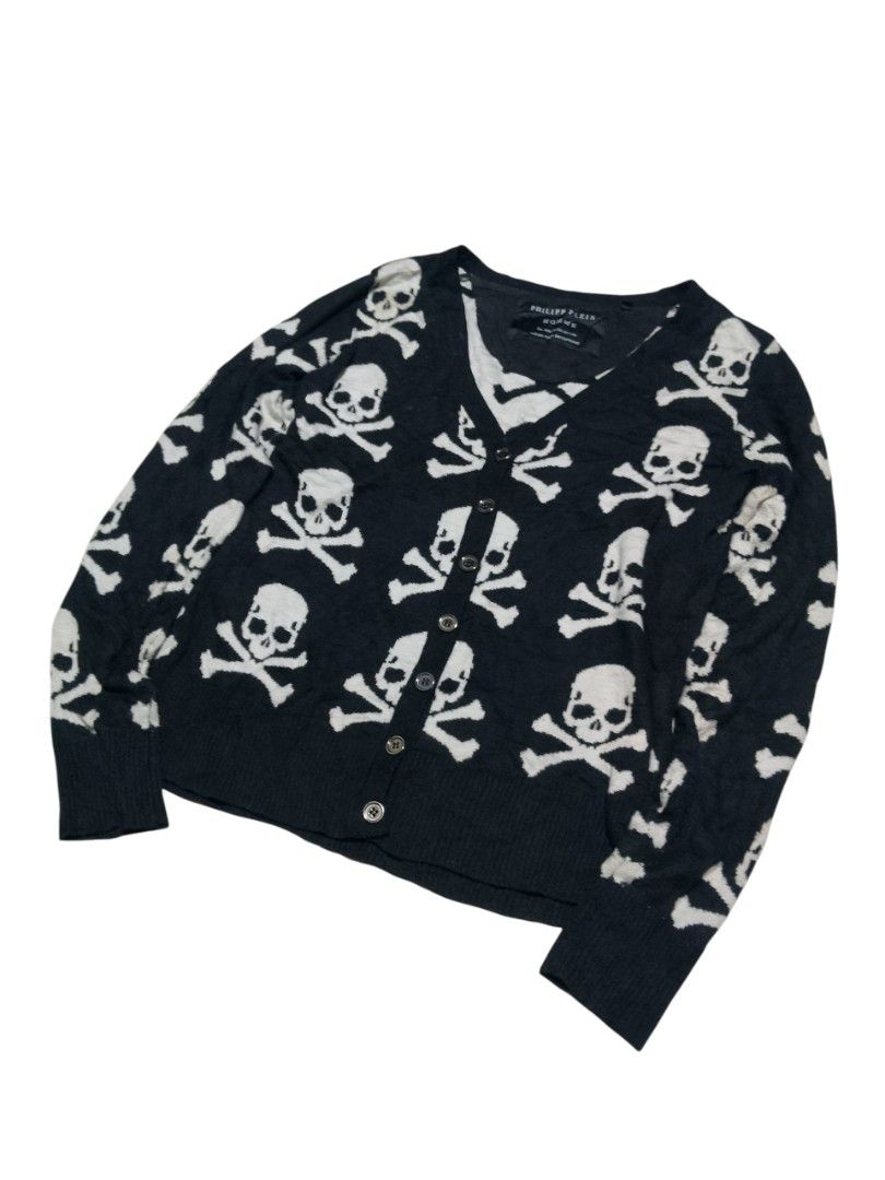 Philipp plein skull over all printed cardigan (Category: Coats, Jackets and Outerwear) located in Valenzuela. Submitted by joshwrldselection (Listing ID 1445780908, Image 1). Description: small - medium excellent condition need wash only thrift..