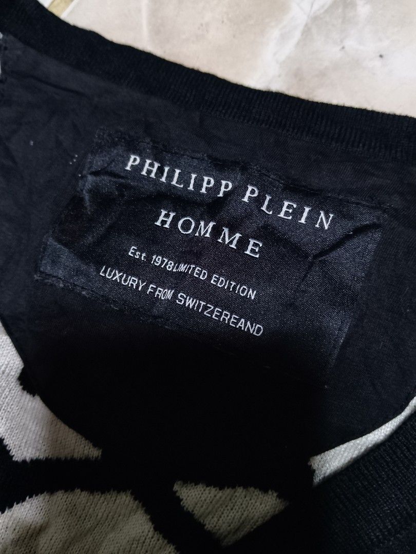 Philipp plein skull over all printed cardigan (Category: Coats, Jackets and Outerwear) located in Valenzuela. Submitted by joshwrldselection (Listing ID 1445780908, Image 2). Description: small - medium excellent condition need wash only thrift..