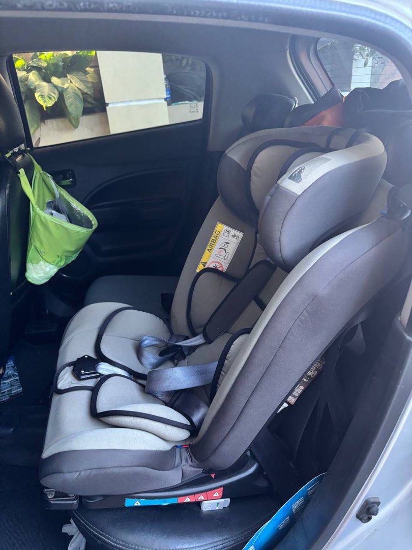 PICOLO Isofix Convertible Car Seat (Category: Car Seats) located in San Leonardo. Submitted by siobhan_28 (Listing ID 1445714831, Image 2). Description: RFS: Upgraded to booster seat Bought in SM San Lazaro for 12,000 pesos Features: - Usable from birth to 7 years - Rear and front-facing installation with iso-fix - With top tether for additional support - Four reclining positions to ensure comfort - Removable & washable cover - Five-point harness