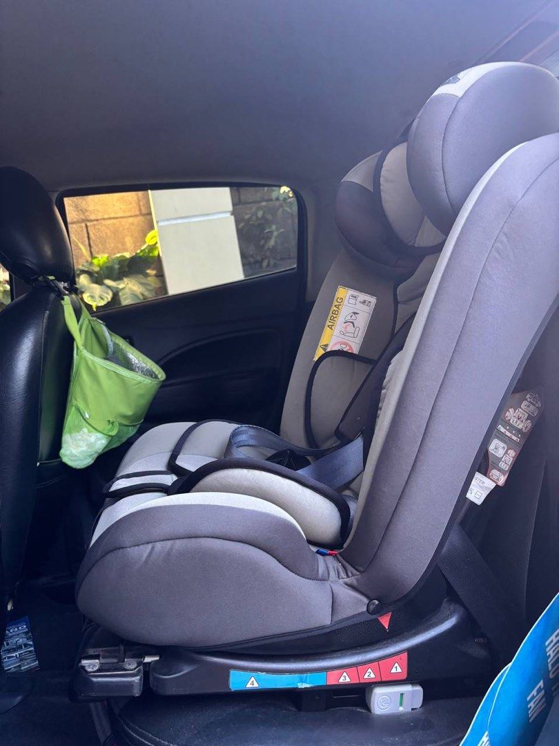 PICOLO Isofix Convertible Car Seat (Category: Car Seats) located in San Leonardo. Submitted by siobhan_28 (Listing ID 1445714831, Image 3). Description: RFS: Upgraded to booster seat Bought in SM San Lazaro for 12,000 pesos Features: - Usable from birth to 7 years - Rear and front-facing installation with iso-fix - With top tether for additional support - Four reclining positions to ensure comfort - Removable & washable cover - Five-point harness