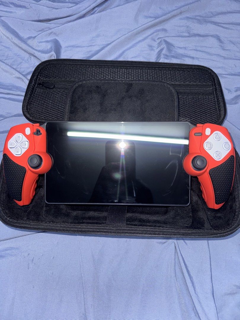 Playstation Portal (Category: PlayStation) located in Quezon City. Submitted by samsonmarc40321 (Listing ID 1445676924, Image 2). Description: PlayStation Portal White (Ps Portal) 9,000 Asking - Negotiable No Issue, All working Unli Test Accessories Dobe Carrying Case, Red Silicon Case, Extra Tempered Glass Pwede trade sa games Meetup/Pickup Cash/Bank Transfer QC Loc.