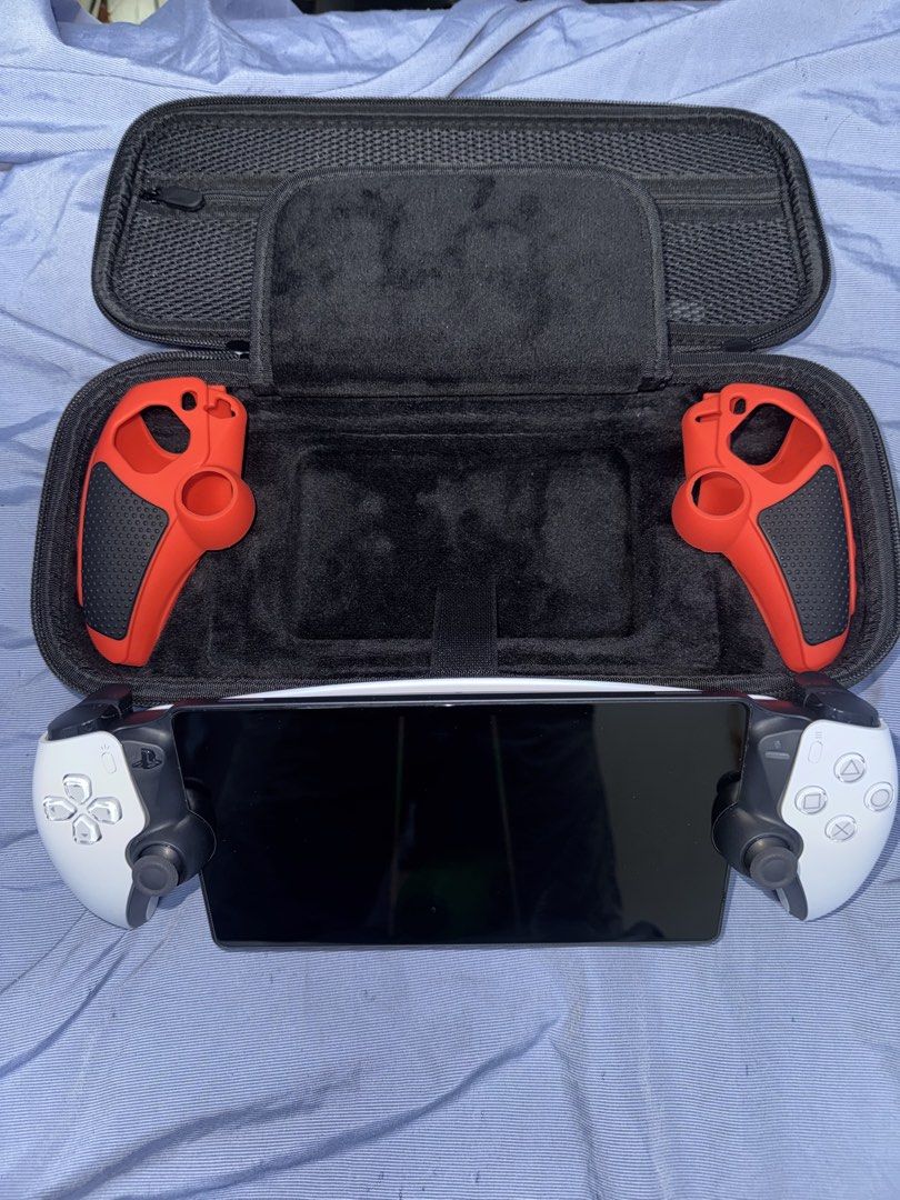 Playstation Portal (Category: PlayStation) located in Quezon City. Submitted by samsonmarc40321 (Listing ID 1445676924, Image 3). Description: PlayStation Portal White (Ps Portal) 9,000 Asking - Negotiable No Issue, All working Unli Test Accessories Dobe Carrying Case, Red Silicon Case, Extra Tempered Glass Pwede trade sa games Meetup/Pickup Cash/Bank Transfer QC Loc.