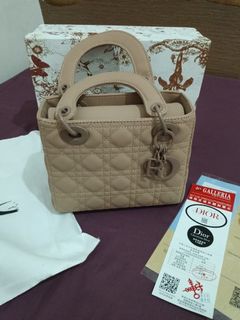 (Kategori: ) berada di . Dikirim oleh ChiesCorner (ID iklan 1445634879, Gambar 1). Deskripsi: .