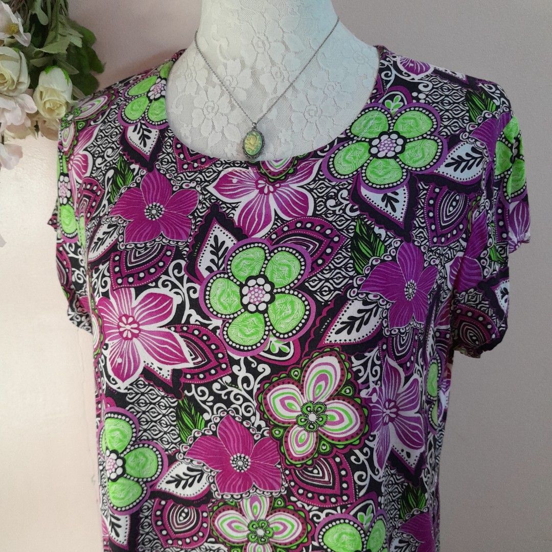 Preloved Korean Pink Floral Top (Category: Blouses) located in Caloocan City. Submitted by ailove_ph (Listing ID 1445626434, Image 2). Description: ♡ Preloved pieces, handpicked with love ♡ Color may vary due to lighting ♡ Items are preloved, please manage your expectations ♡ DM for inquiries Thanks loves!💕.