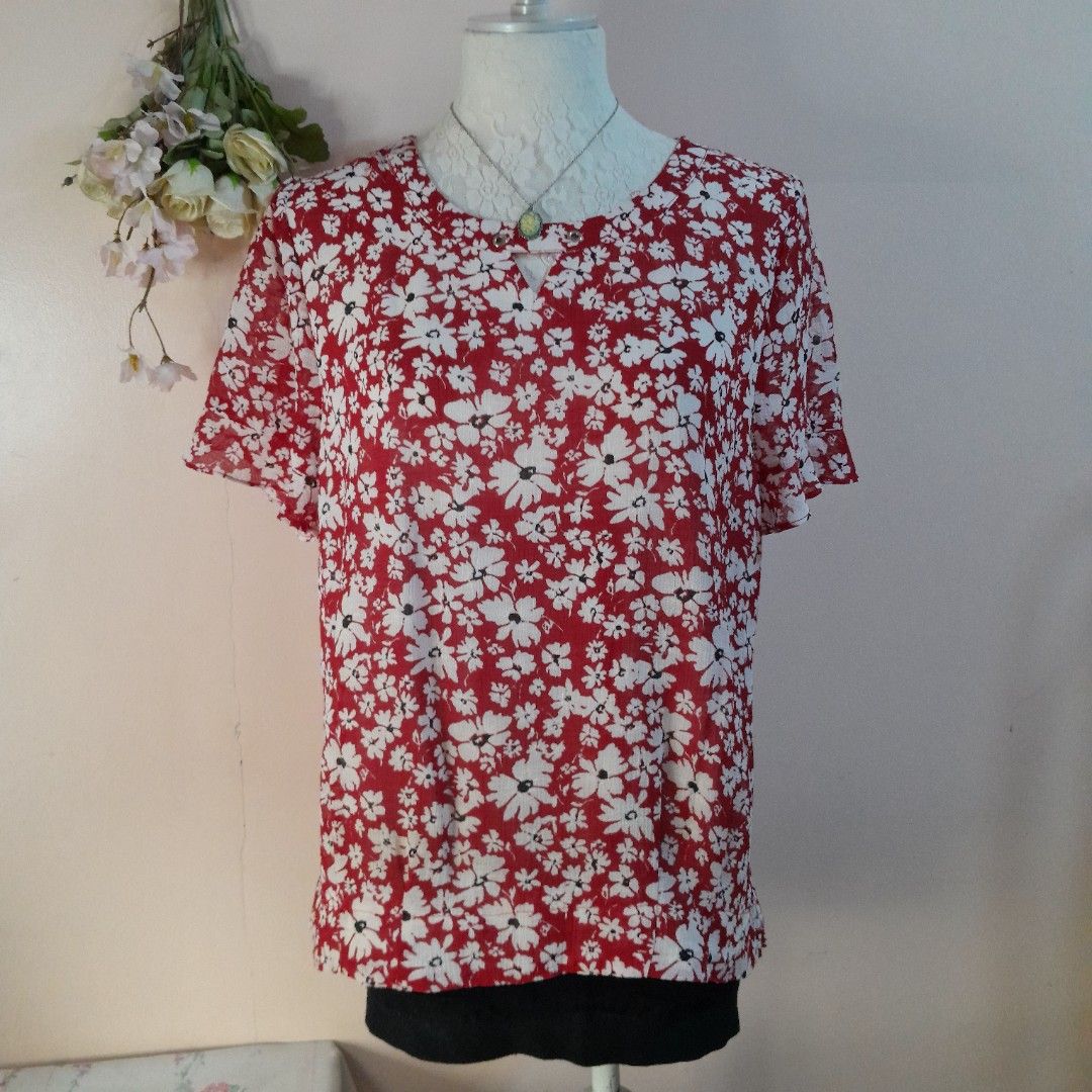 Preloved Korean Red Floral Top (Category: Blouses) located in Caloocan City. Submitted by ailove_ph (Listing ID 1445624275, Image 1). Description: ♡ Preloved pieces, handpicked with love ♡ Color may vary due to lighting ♡ Items are preloved, please manage your expectations ♡ DM for inquiries Thanks loves!💕.