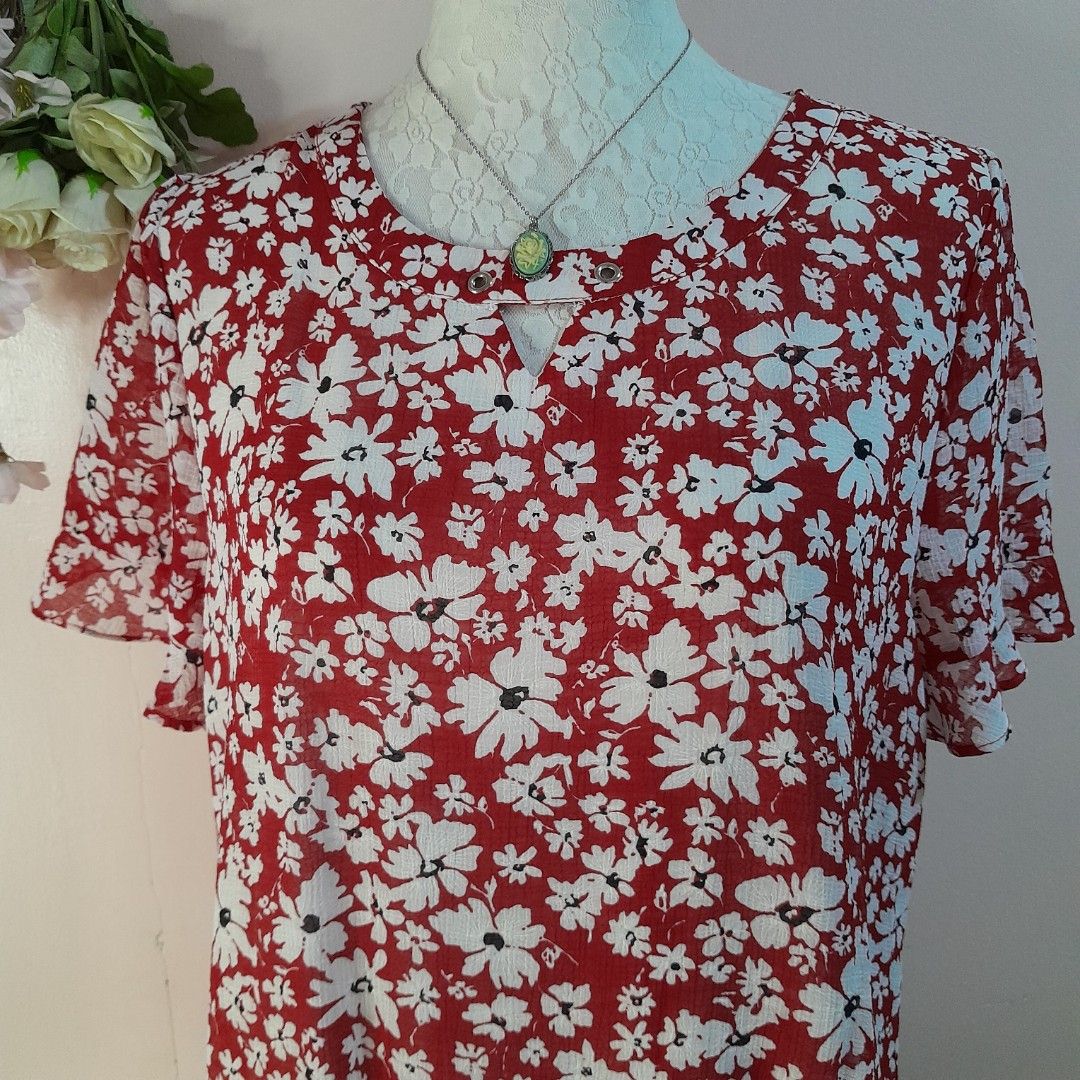 Preloved Korean Red Floral Top (Category: Blouses) located in Caloocan City. Submitted by ailove_ph (Listing ID 1445624275, Image 2). Description: ♡ Preloved pieces, handpicked with love ♡ Color may vary due to lighting ♡ Items are preloved, please manage your expectations ♡ DM for inquiries Thanks loves!💕.