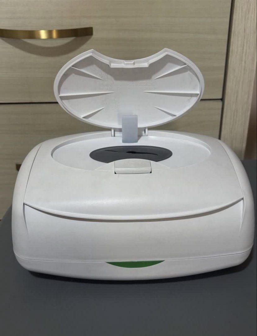 Prince Lionheart Ultimate Wipes Warmer (Category: Diapers & Baby Wipes) located in Makati City. Submitted by max_lilo (Listing ID 1445735556, Image 2). Description: The Ultimate Wipes Warmer Very useful for babies specially newborns RFS: Baby does not want warm wipes anymore Used for 2 months only, mild yellow discoloration inside due to storage. No pillow included, can be bought separately in orange app.
