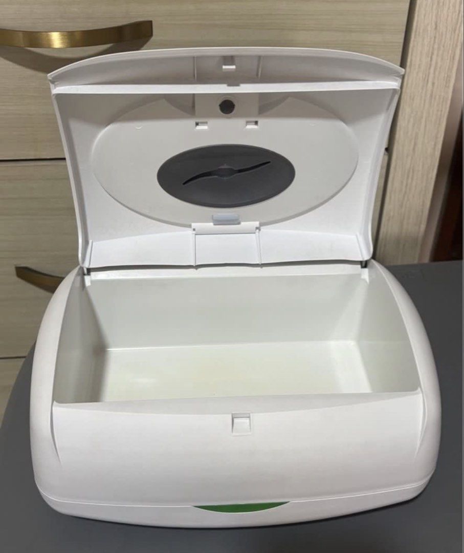 Prince Lionheart Ultimate Wipes Warmer (Category: Diapers & Baby Wipes) located in Makati City. Submitted by max_lilo (Listing ID 1445735556, Image 3). Description: The Ultimate Wipes Warmer Very useful for babies specially newborns RFS: Baby does not want warm wipes anymore Used for 2 months only, mild yellow discoloration inside due to storage. No pillow included, can be bought separately in orange app.