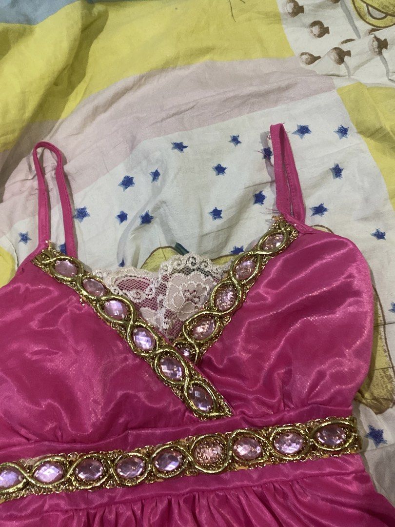 Princess Y2k Top Vintage Pink Whimsy (Category: Sleeveless) located in Mexico. Submitted by timitum (Listing ID 1445719345, Image 2). Description: 🧁 super cute!! 🧁 fits small 🧁 princess vibes only isssue lang is nawawala yung isang gem.
