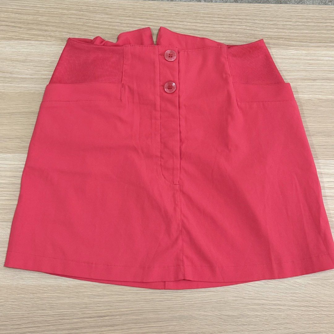Puma Active Skirt (Category: Activewear) located in Makati City. Submitted by declutterwithella (Listing ID 1445616971, Image 1). Description: Brand: Puma Size: Medium Brand new but the metal has rusted due to storing it for a long time. I attached a photo of the discoloration of the buckle..