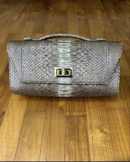 (Category: ) located in . Submitted by crystalswarovski (Listing ID 1445689084, Image 1). Description: .