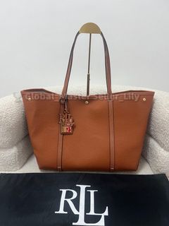 (Category: ) located in . Submitted by fashion.luxe (Listing ID 1445766706, Image 1). Description: .