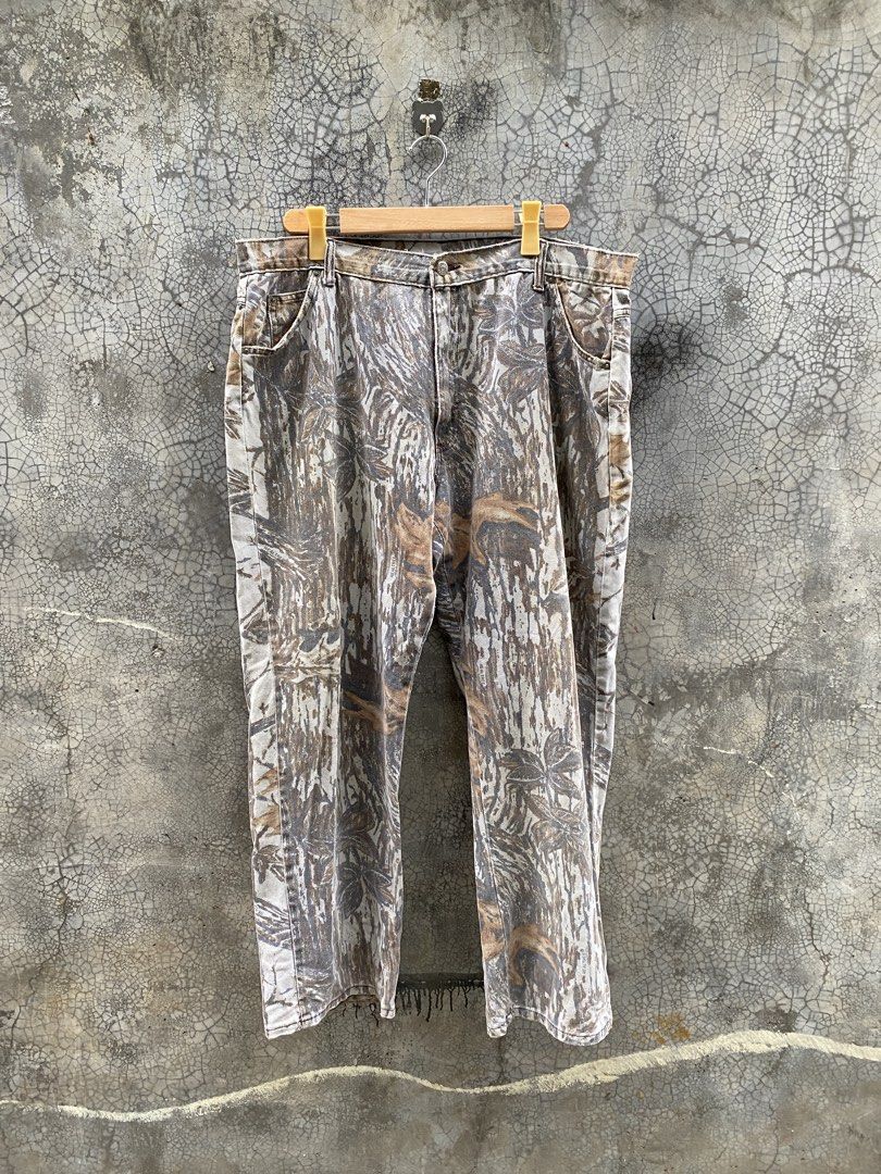 Realtree Pants (Category: Jeans) located in Pasig City. Submitted by lumangkamisa (Listing ID 1445707047, Image 2). Description: Realtree Pants Waist: 40 Length: 41 Inches Please see pics for the condition Php 2,200 First to comment/dm “mine” basis.