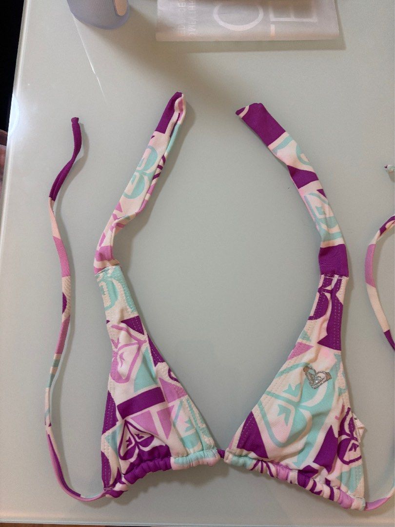Roxy Reversible Bikini Top (Category: Bikinis & Swimsuits) located in Paranaque City. Submitted by vivivacious (Listing ID 1445756933, Image 2). Description: .