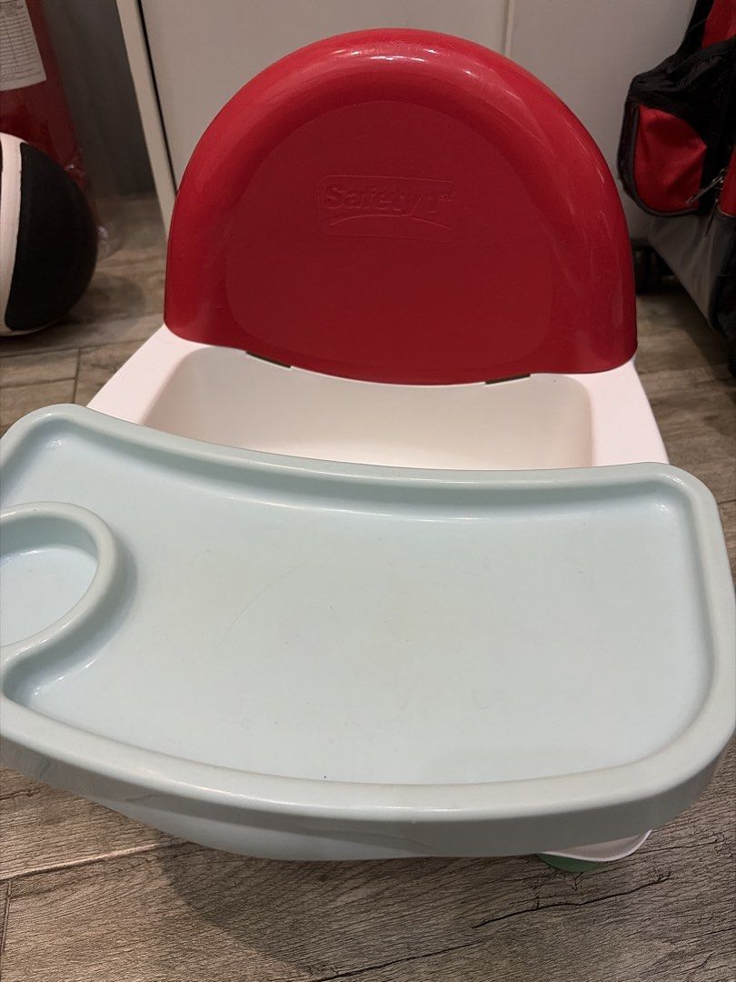 Safety 1st Booster Seat with Tray (Category: Baby High Chairs) located in Quezon City. Submitted by aabear_119 (Listing ID 1445643250, Image 2). Description: - Safety 1st booster seat - Removable tray with built-in cup holder - Ideal for meal times - Easy to clean - Suitable for toddlers - Distinctive green feet at the bottom - seat strap not available ( already loose ) .