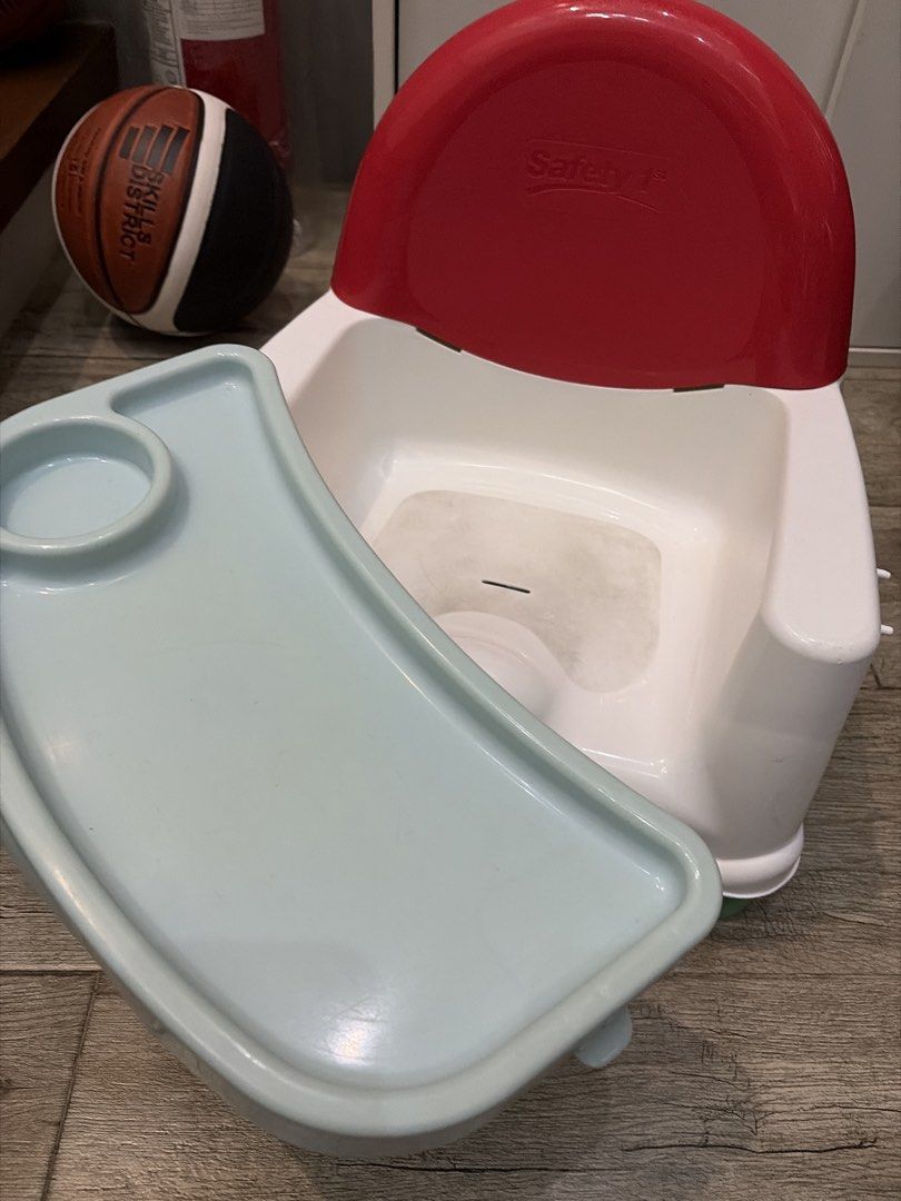 Safety 1st Booster Seat with Tray (Category: Baby High Chairs) located in Quezon City. Submitted by aabear_119 (Listing ID 1445643250, Image 1). Description: - Safety 1st booster seat - Removable tray with built-in cup holder - Ideal for meal times - Easy to clean - Suitable for toddlers - Distinctive green feet at the bottom - seat strap not available ( already loose ) .