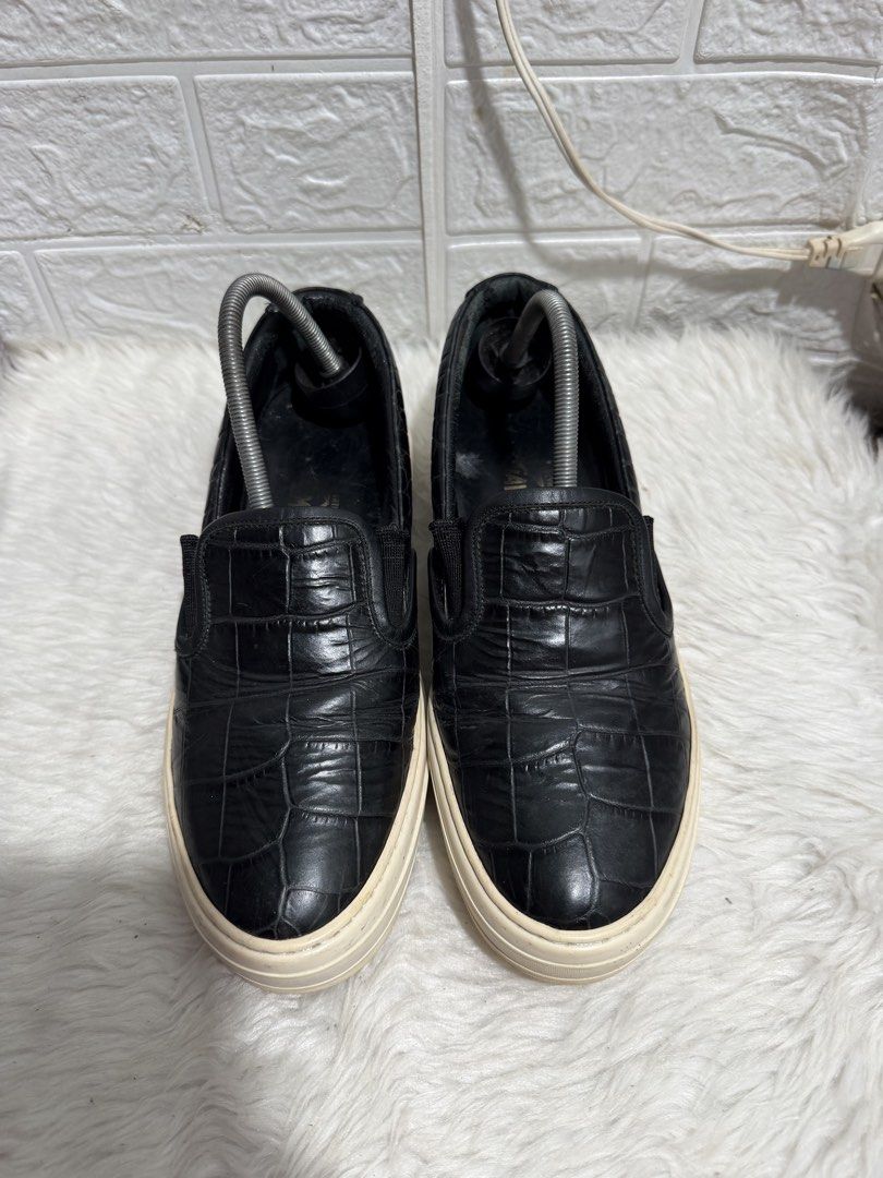 Salvatore Ferragamo (Category: Sneakers & Footwear) located in Davao. Submitted by blessed6 (Listing ID 1445656399, Image 1). Description: 25cm.