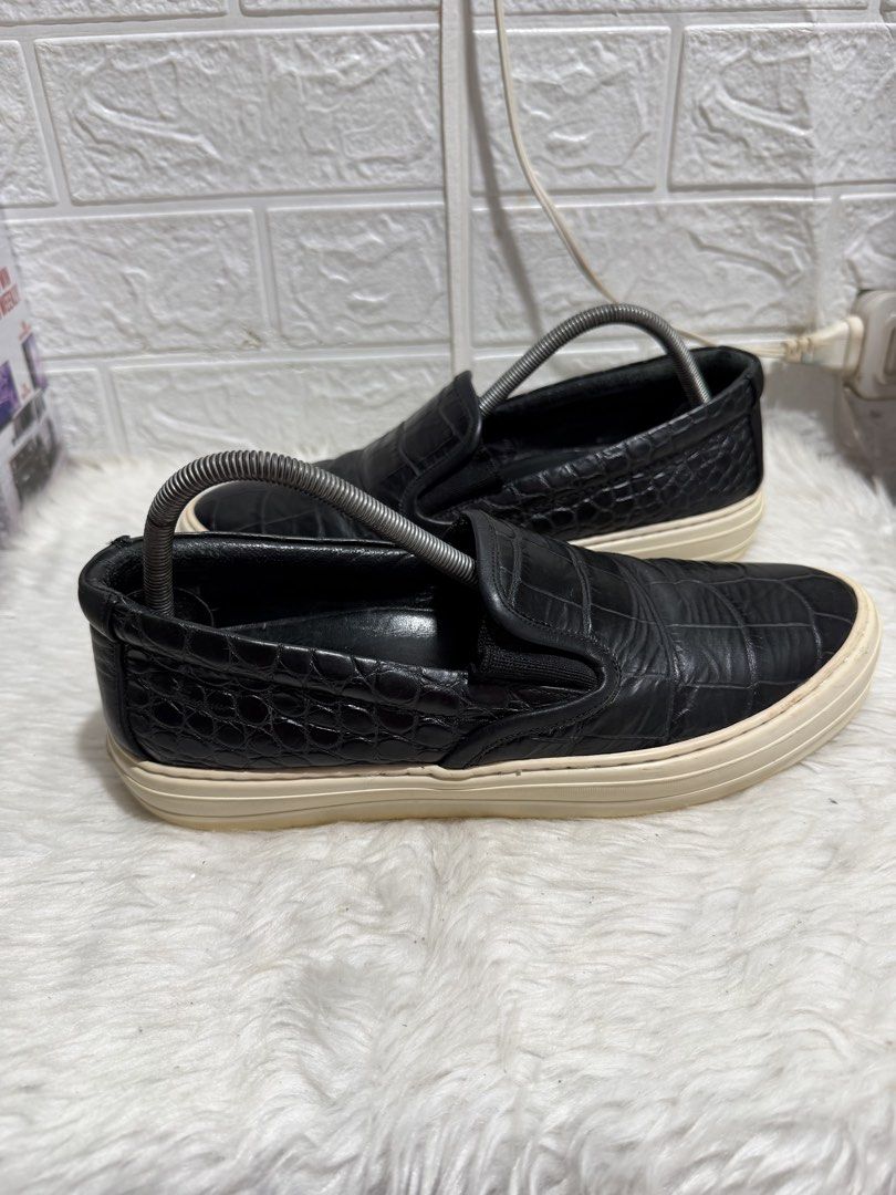 Salvatore Ferragamo (Category: Sneakers & Footwear) located in Davao. Submitted by blessed6 (Listing ID 1445656399, Image 2). Description: 25cm.