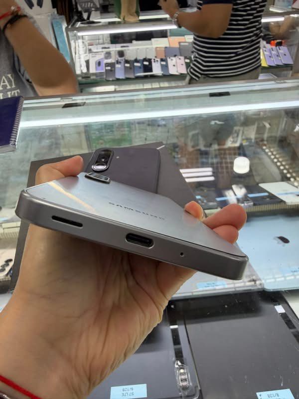 Samsung A17 256, FU, 98% smooth (Category: Samsung) located in San Juan City. Submitted by angelwinks8 (Listing ID 1443618291, Image 3). Description: Samsung A 17 256, FU, 98% smooth PACKAGE : Unit and Charger MODE of PAYMENT: -CASH -BPI Transfer -BDO Transfer -Gcash Transfer -PayMaya *STORE PICK-UP, 2nd Floor Centermall Greenhills Shopping Center, San Juan, Metro Manila *SHIPPING NATIONWIDE. Cash on Delivery/Cash on Pick-up accepted via LBC outs