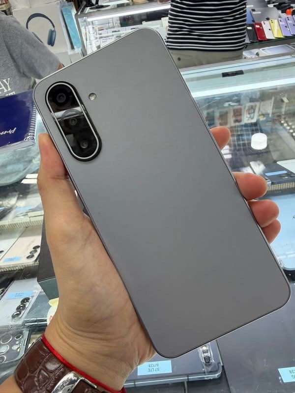 Samsung A17 256, FU, 98% smooth (Category: Samsung) located in San Juan City. Submitted by angelwinks8 (Listing ID 1443618291, Image 2). Description: Samsung A 17 256, FU, 98% smooth PACKAGE : Unit and Charger MODE of PAYMENT: -CASH -BPI Transfer -BDO Transfer -Gcash Transfer -PayMaya *STORE PICK-UP, 2nd Floor Centermall Greenhills Shopping Center, San Juan, Metro Manila *SHIPPING NATIONWIDE. Cash on Delivery/Cash on Pick-up accepted via LBC outs