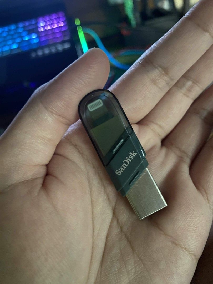 SanDisk OTG lightning 256gb Authentic (Category: Hard Disks & Thumbdrives) located in Imus. Submitted by mavi.gif (Listing ID 1445637373, Image 3). Description: - SanDisk Dual USB Drive - 256GB Capacity - Dual Connectors: Lightning (for iPhone/iPad) and USB-C (for computers) - Seamless file transfer between Apple devices and computers - Excellent working condition.