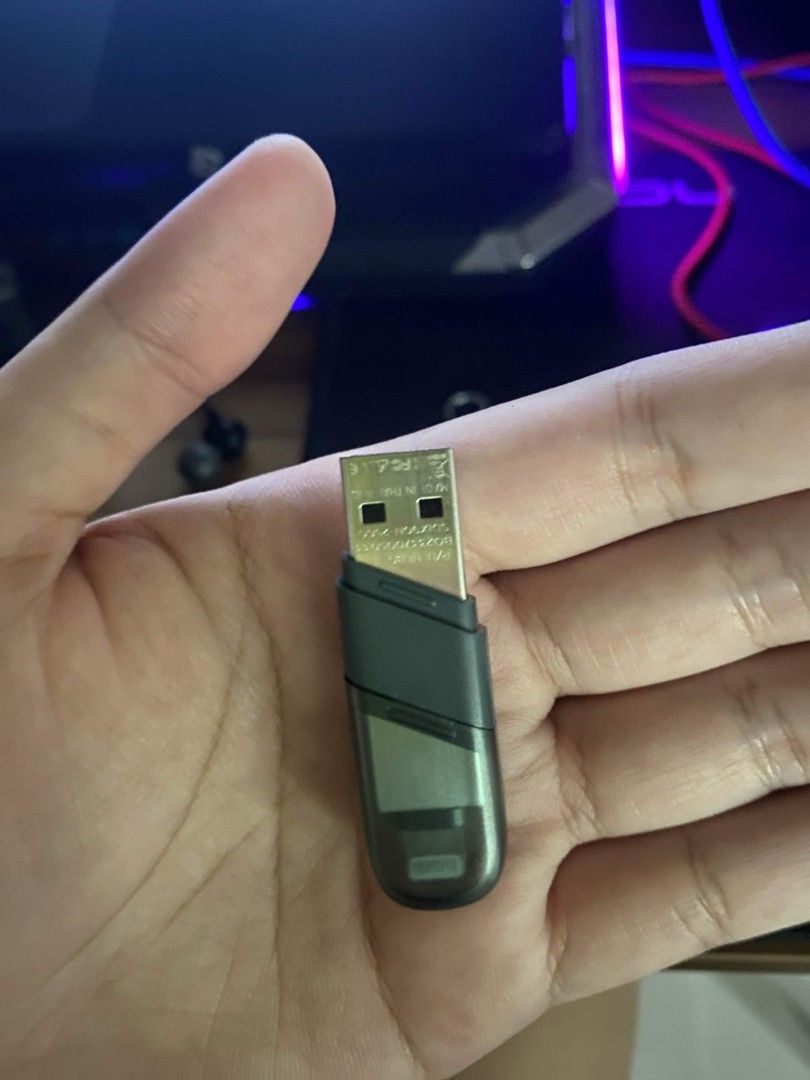 SanDisk OTG lightning 256gb Authentic (Category: Hard Disks & Thumbdrives) located in Imus. Submitted by mavi.gif (Listing ID 1445637373, Image 2). Description: - SanDisk Dual USB Drive - 256GB Capacity - Dual Connectors: Lightning (for iPhone/iPad) and USB-C (for computers) - Seamless file transfer between Apple devices and computers - Excellent working condition.