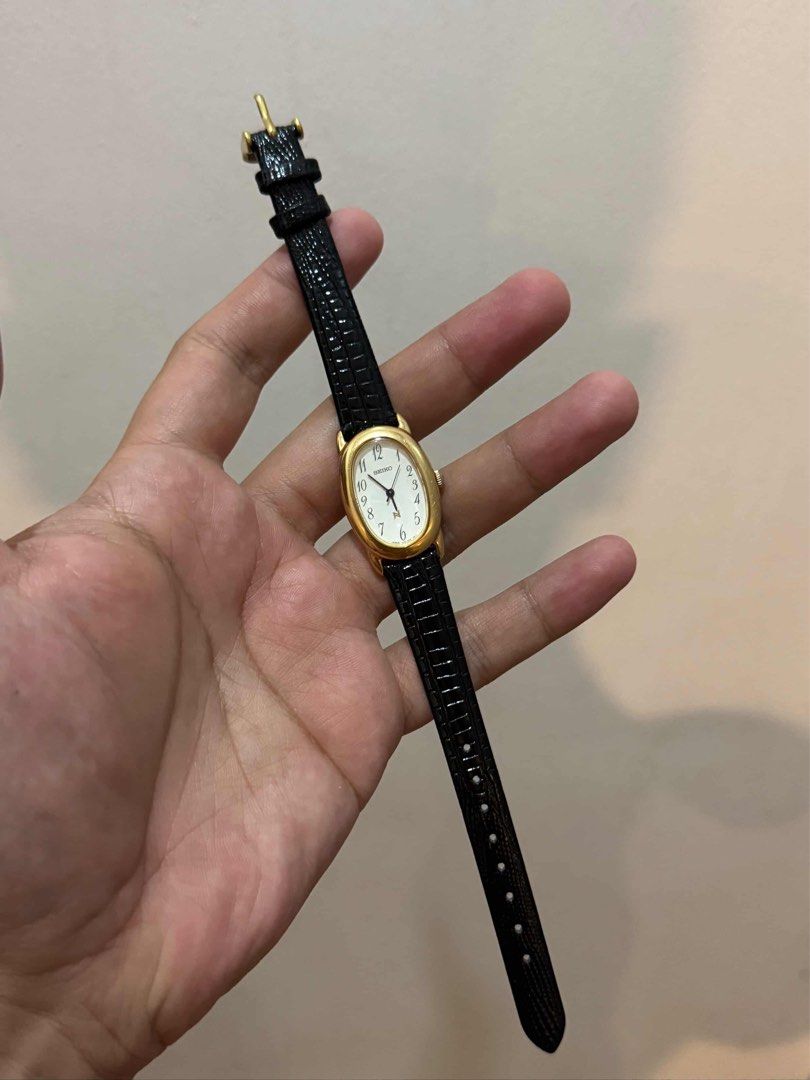 Seiko noie baignoire (Category: Women's Watches) located in Tagum. Submitted by shwzzzd (Listing ID 1445777987, Image 3). Description: Seiko noie oval Seiko noie baignoire All original with extra strap Very nice in actual ✨.