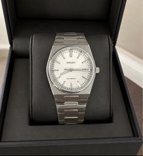 (Category: ) located in . Submitted by am.timepieces (Listing ID 1445766973, Image 1). Description: .