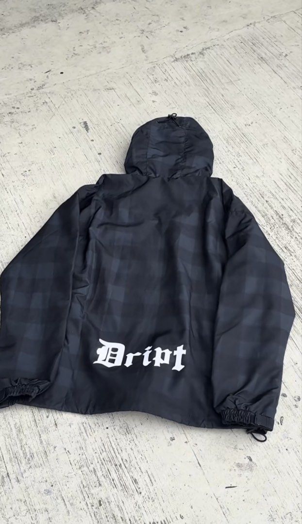 shell jacket (Category: Activewear) located in Johor Bahru. Submitted by mthriff7 (Listing ID 1445727561, Image 3). Description: dript local brnd siap dust bag sticker bru.