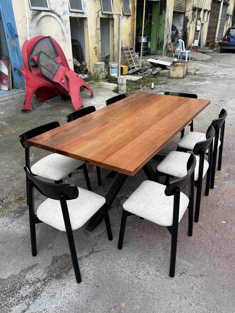 Solid Nyatoh Dining Table (Category: Tables & Sets) located in Sungai Buloh. Submitted by cheddo77 (Listing ID 1445688984, Image 1). Description: Meja size 6ft X 3ft RM1850 Kerusi RM160/unit Total RM3130 Offer skrg cuma RM2500 saja free delivery Puncak Alam atau berdekatan..