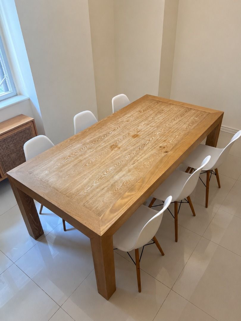 Solid Wood Dining Table （分類：桌子）位於 Hong Kong。 由 bfarr 提交（商品編號 1445691570，圖片 1）。簡介： 200 cm x 100 cm x 76 cm Solid wood dining table with 6 chairs. Third image is most recent, a couple stains since the original photos. Pickup from Self Storage.。
