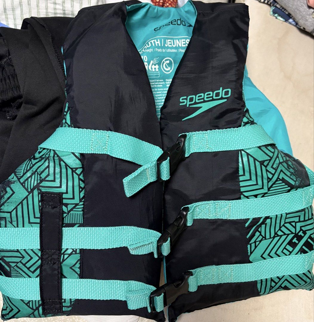 Speedo Youth Life Vest (Category: Water Sports) located in Taguig. Submitted by thegooddeals2018 (Listing ID 1445730093, Image 3). Description: - Speedo Youth Life Vest - Color: Teal and Black - Adjustable straps and buckles for a secure fit - Recommended weight: 25-40 kg (55-88 lbs) - USCG Approved for safety - Perfect for various water activities.