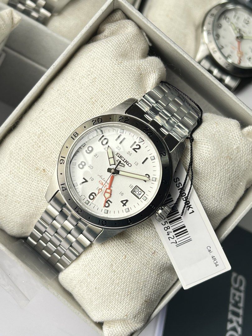 SSK059K1 Seiko GMT Polar Explorer (Category: Men's Watches) located in Makati City. Submitted by watchcenterph (Listing ID 1445672535, Image 1). Description: SSK059 - Seiko GMT Polar Explorer P20,500 Cash P21,525 Credit Card BDO Card - Buy now pay later + 3 months Installment Other Cards Straight Payment Case Material: Stainless steel Thickness: 13.6 mm Diameter: 39.4 mm Lug-to-lug: 47.9 mm Crystal: Curved Hardlex Clasp: Three-fold clasp with pus