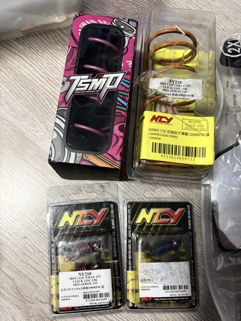 TAKE ALL SPRING AND METAL SIDE MIRROR (Category: Other Motorcycles Parts and Accessories) located in Tanza. Submitted by iamdhana (Listing ID 1445788234, Image 1). Description: TAKE ALL! The sife miror is brand new worth 409 pesos, tinry lang sa adv 160 but tumatama sa aocci setup Clutch spring and center spring, testing lang po, pinalitan din. .