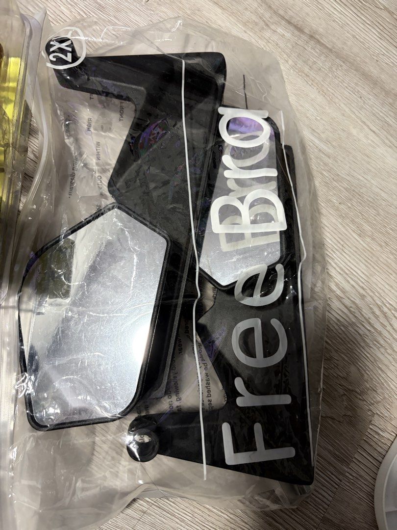 TAKE ALL SPRING AND METAL SIDE MIRROR (Category: Other Motorcycles Parts and Accessories) located in Tanza. Submitted by iamdhana (Listing ID 1445788234, Image 2). Description: TAKE ALL! The sife miror is brand new worth 409 pesos, tinry lang sa adv 160 but tumatama sa aocci setup Clutch spring and center spring, testing lang po, pinalitan din. .