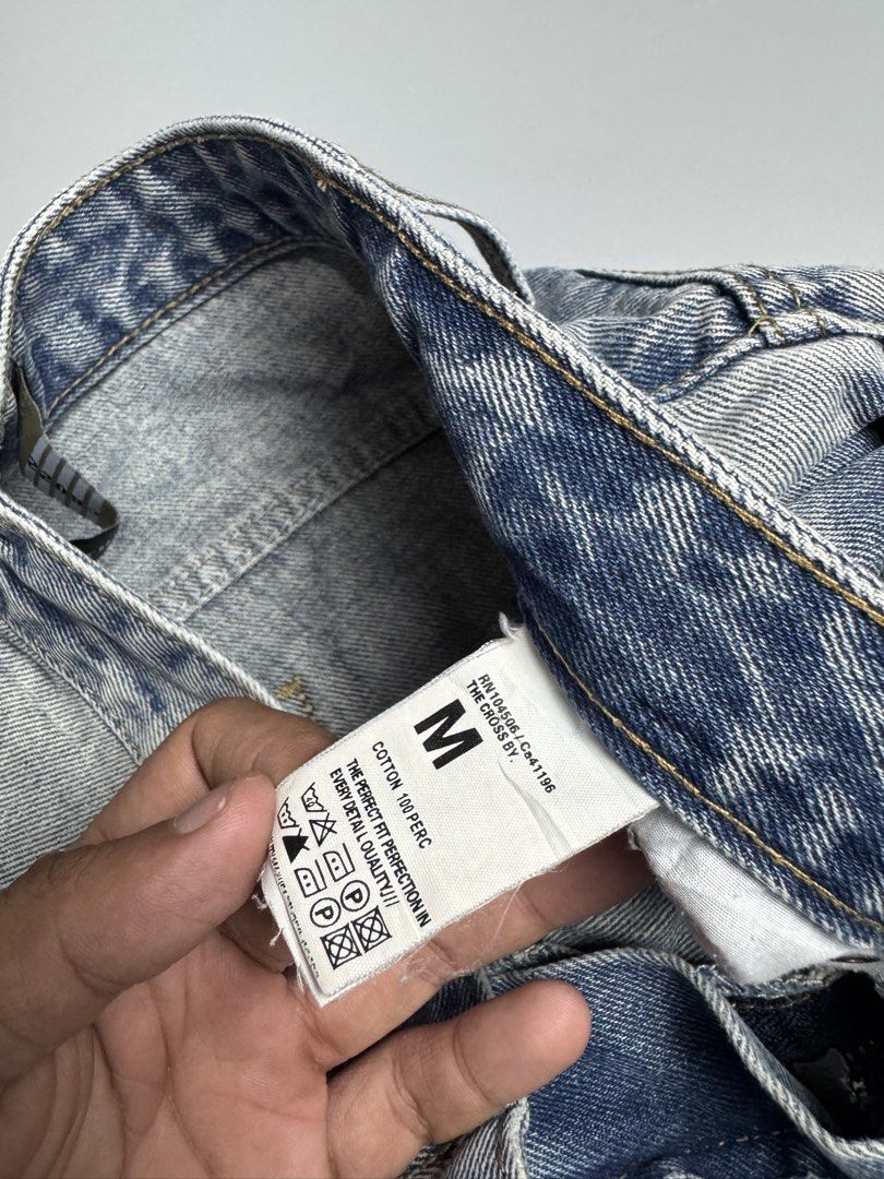The Cross (Category: Jeans) located in Sipalay. Submitted by collidethrift (Listing ID 1445716068, Image 3). Description: The Cross Denim Cargo Pants Size 30-32 Length 41 Leg opening 11 Excellent condition 550+ship 📩📩📩.