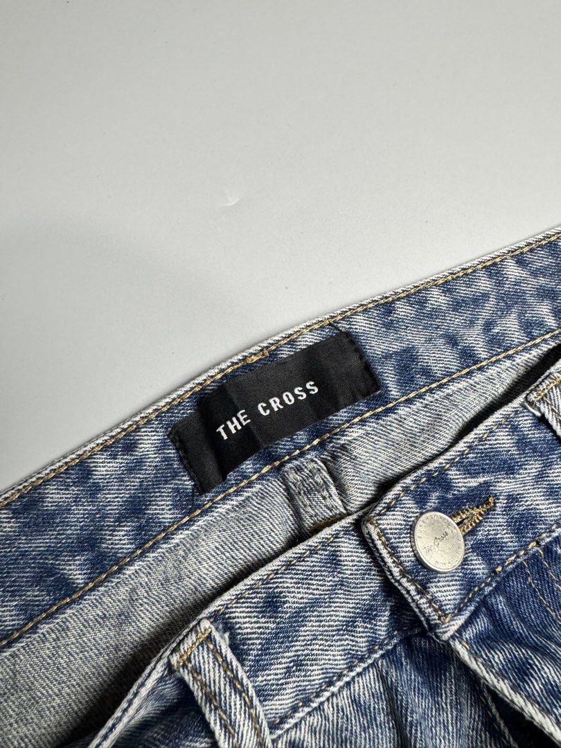 The Cross (Category: Jeans) located in Sipalay. Submitted by collidethrift (Listing ID 1445716068, Image 2). Description: The Cross Denim Cargo Pants Size 30-32 Length 41 Leg opening 11 Excellent condition 550+ship 📩📩📩.