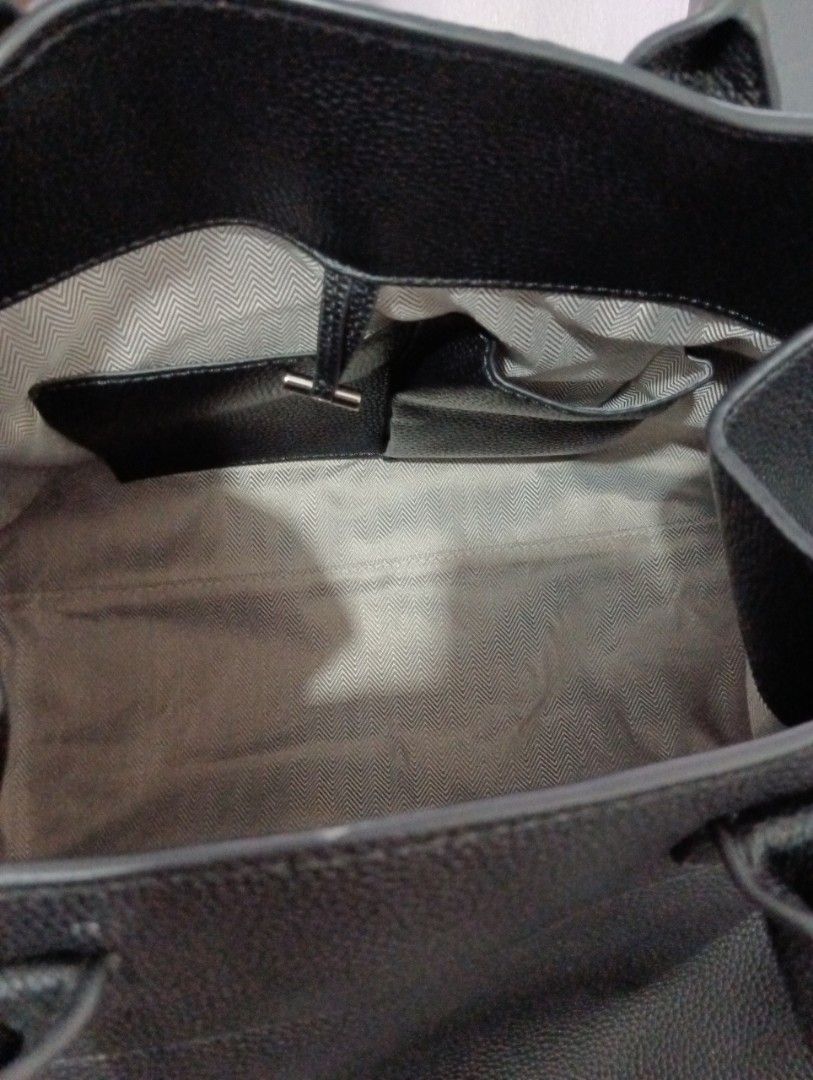 THE ROW SOFT MARGAUX 15 BAG (Category: Luxury Bags & Wallets) located in Bulacan. Submitted by HersMinePhils. (Listing ID 1445629978, Image 3). Description: THE ROW SOFT MARGAUX 15 from LE BON MARCHE Paris The Quiet Luxury Icon Chosen by the World's Most Stylish Women Not all luxury bags need loud logos to make a statement. The THE ROW Margaux Bag is the definition of old money elegance, quiet luxury, and timeless sophistication. Crafted with exc