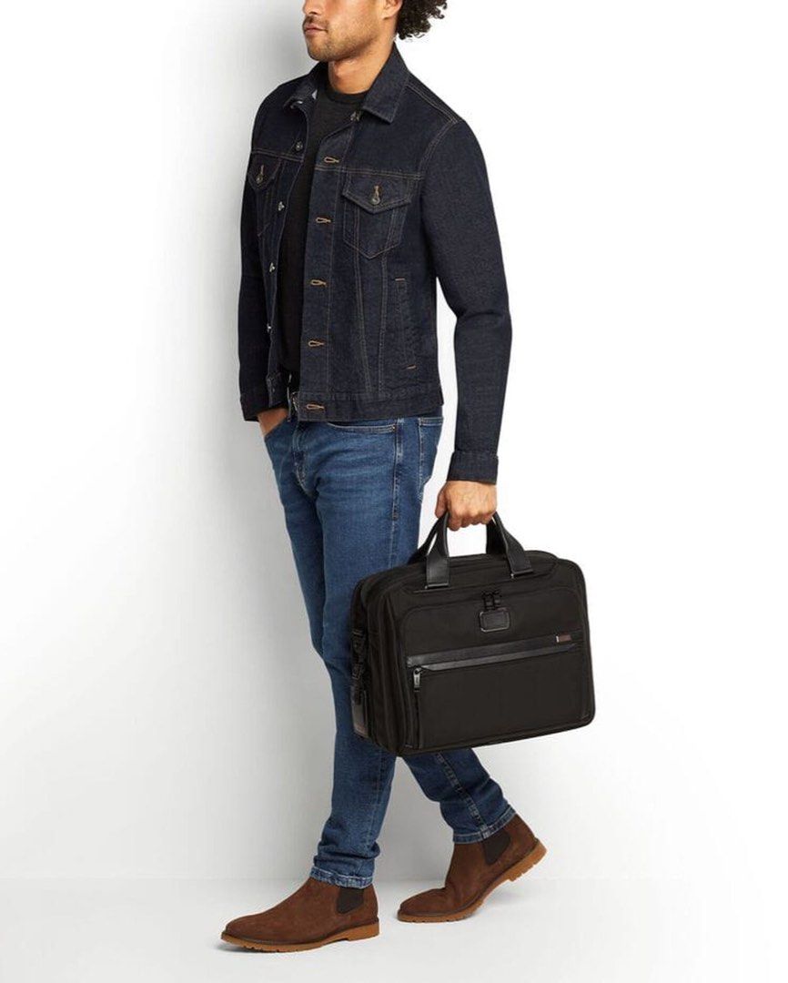 Tumi brief case bag (Category: Laptop Bags & Sleeves) located in Zamboanga. Submitted by alterramz08 (Listing ID 1445694642, Image 1). Description: Tumi briefcase bag Excellent condition Issue nasa last pic Price : 2,500.