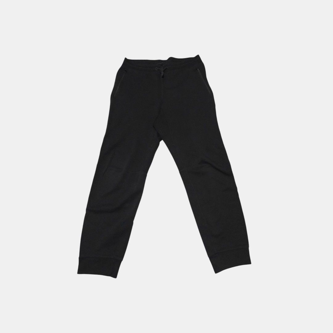 Uniqlo Dry Stretch Sweat Pants (Category: Joggers) located in Bacoor. Submitted by cavithrifts (Listing ID 1445651723, Image 1). Description: UNIQLO DRY STRETCH SWEAT PANTS - Size: Large - Waist: 33-36 - Length: 39 - Condition: Good - Comfortable black joggers - Drawstring waist for a perfect fit - Two zip pockets on the front - One zip pocket on the back - Cuffed ankles for a snug feel - Ideal for lounging, workouts, and daily wear.