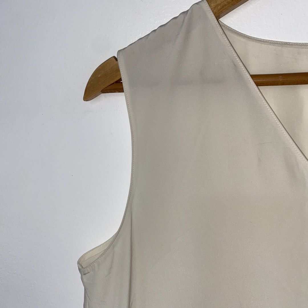 SALE‼️UNIQLO silfeel sleeveless top (Category: Blouses) located in San Jose del Monte. Submitted by mamiracky (Listing ID 1445694411, Image 3). Description: Last price posted In good condition No flaws No ww .