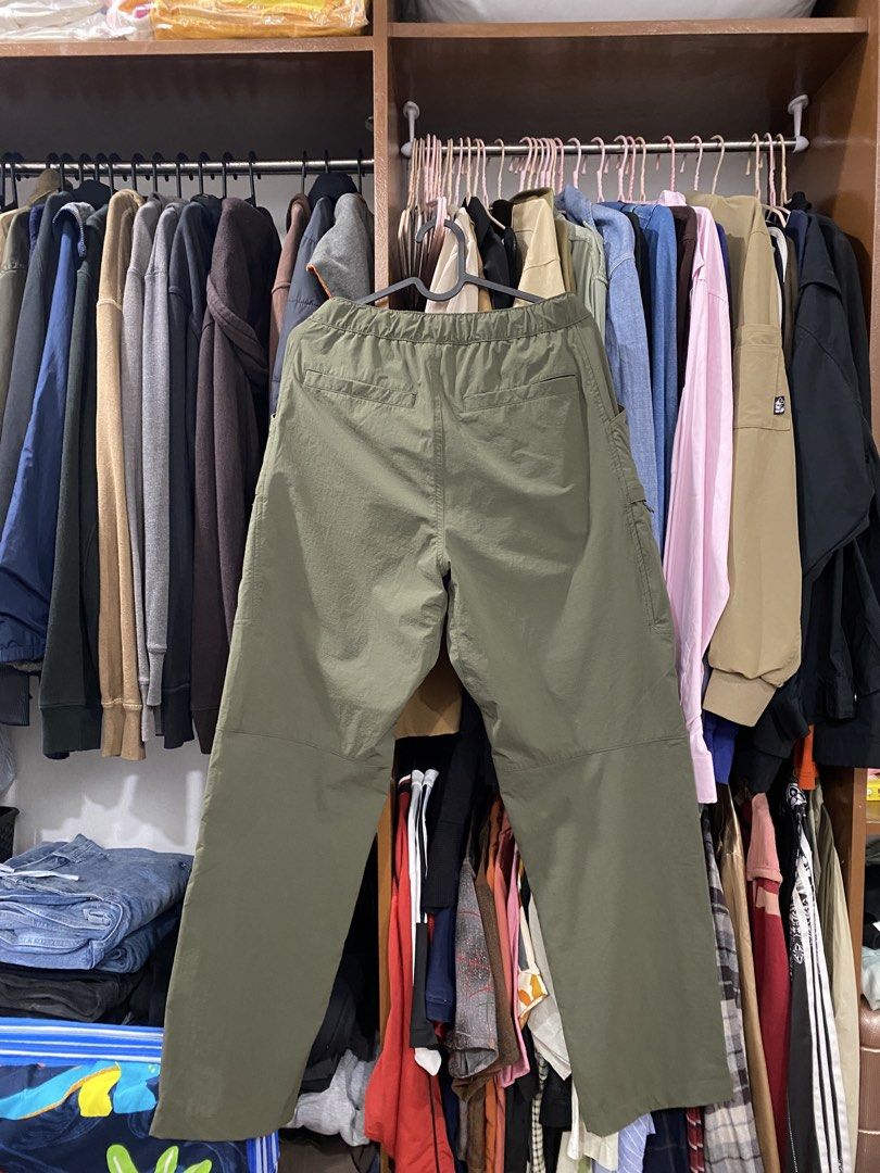 Uniqlo utility pants (Category: Joggers) located in Calapan. Submitted by mnlhabithrift (Listing ID 1445730024, Image 3). Description: w - 30-31 l - 40 lo - 9 .