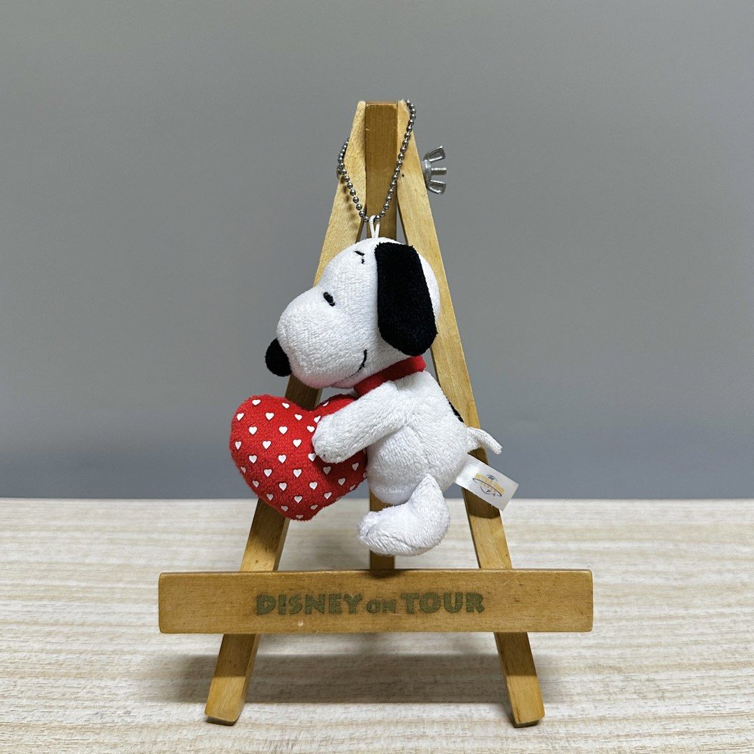 USJ/Universal Studios Japan Snoopy with Heart Plush Charm 9.5cm - Php 250 (Category: Plushies & Soft Toys) located in Davao. Submitted by pandorastoybox (Listing ID 1445765115, Image 2). Description: USJ/Universal Studios Japan Snoopy with Heart Plush Charm 9.5cm - Php 250.