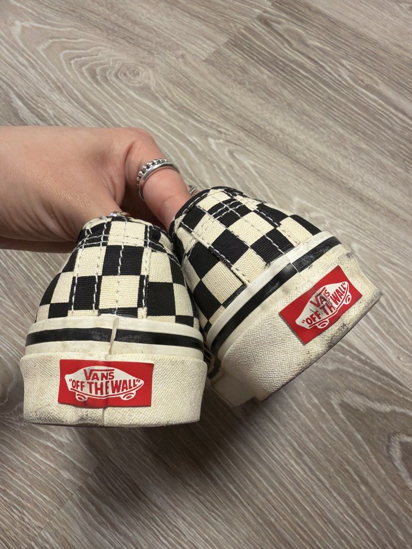 Vans （分類：波鞋）位於 Hong Kong。 由 sellingkiller 提交（商品編號 1445717426，圖片 3）。簡介： Size 38.5 只穿過兩次，沒有盒。