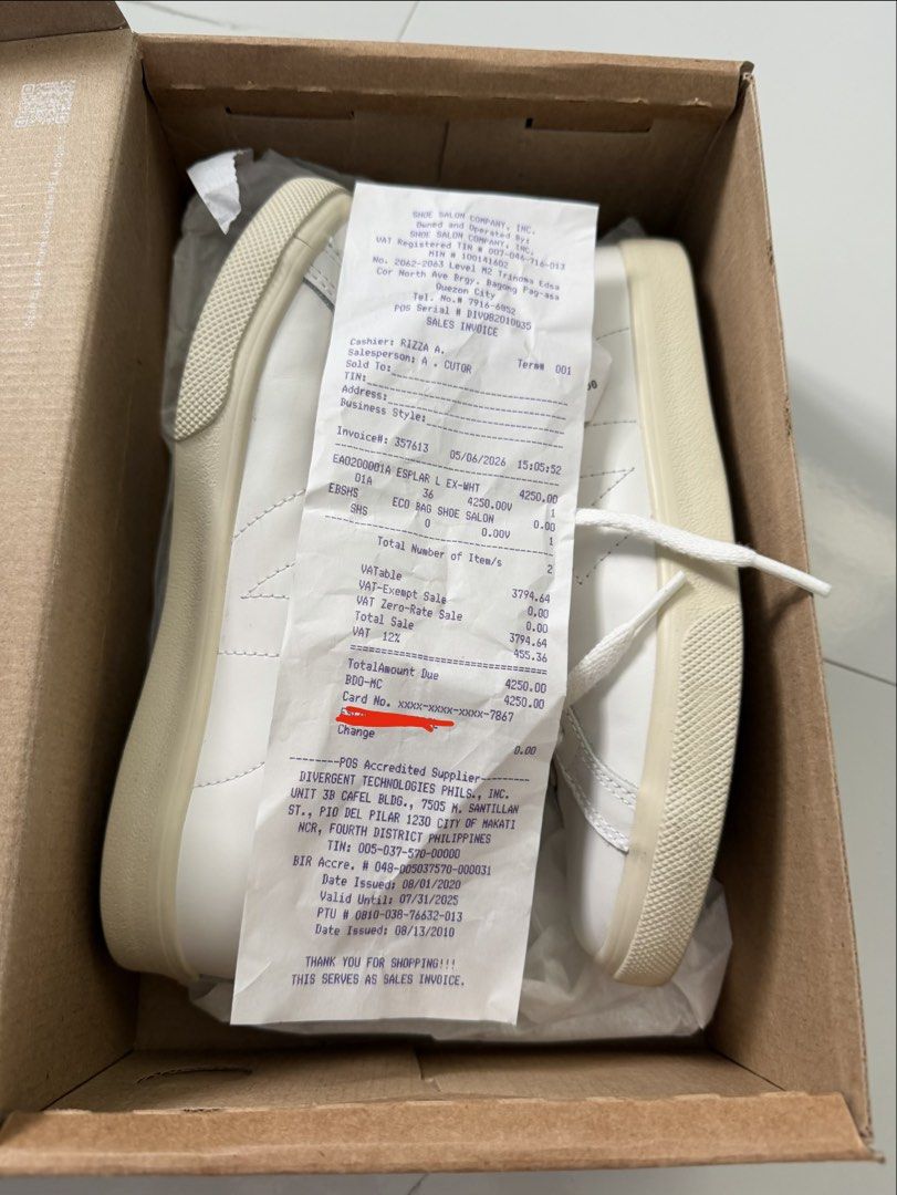 💯Veja Esplar 23cm Sneakers White Leather (Category: Sneakers) located in Rizal. Submitted by popoyenbasha (Listing ID 1445658000, Image 2). Description: Bought at Shoe Salon Used once to try if i can live with it but they’re too big on me. I am a US5. This one fits US6. - Brand: Veja - Model: Esplar - Color: White - Material: Leather - Size: Euro 36 - Purchase Year: May 6, 2026 - Includes: Original box and receipt.