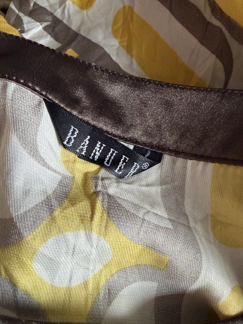 Vintage 80s retro dress Medium (Category: Dresses) located in Manila. Submitted by mhiray_ph28 (Listing ID 1445672045, Image 3). Description: No flaws Side zipper.