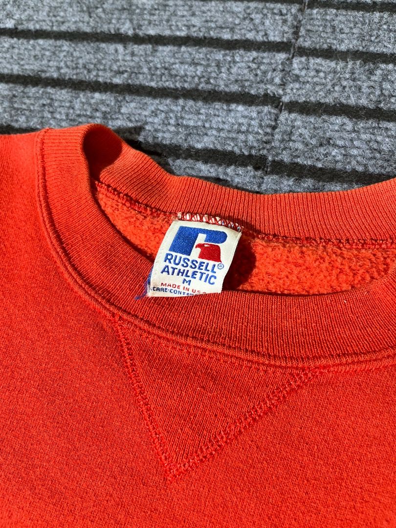 Vintage 90s Russel Athletic Sweater (Category: Coats, Jackets and Outerwear) located in Sariaya. Submitted by anemoia.qp (Listing ID 1445680805, Image 3). Description: W21 L26 Dot Stain on left sleeve.