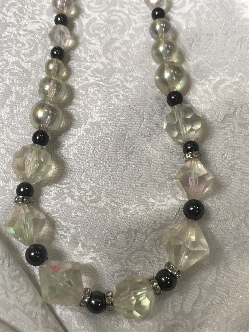 Vintage crystal long necklace (Category: Necklaces) located in Tuguegarao City. Submitted by rox_onlineshop (Listing ID 1445612306, Image 1). Description: Long necklace vintage crystal with faux pearl.